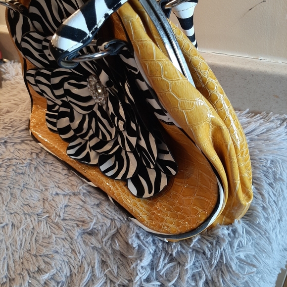 Hananel Bag with Flower, interior tiger print - Picture 7 of 15